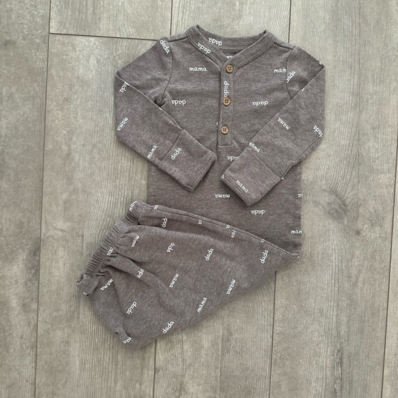 Adorable baby modern nightgown sleeper 3 months boy or
Girl 
Never worn - Picture 4 of 9